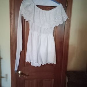 AMERICAN. THREADS.  SIZE LARGE. 100%. FULLY LINED  WHITE ILET RUMPER.